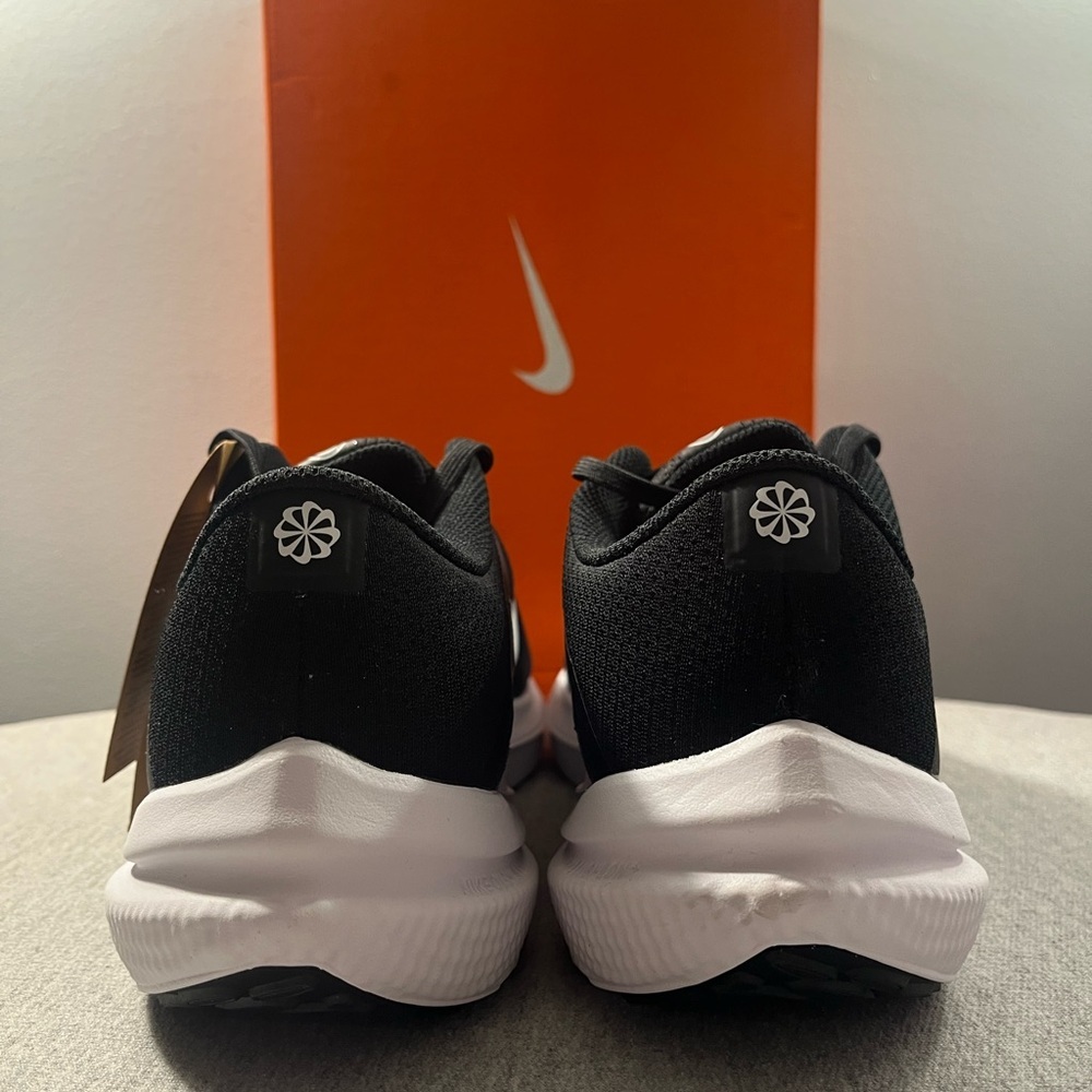 Nike Air Winflo 10 Black White Running Athletic Shoes Men's Size 11.5 DV4022-003 - Picture 5 of 10